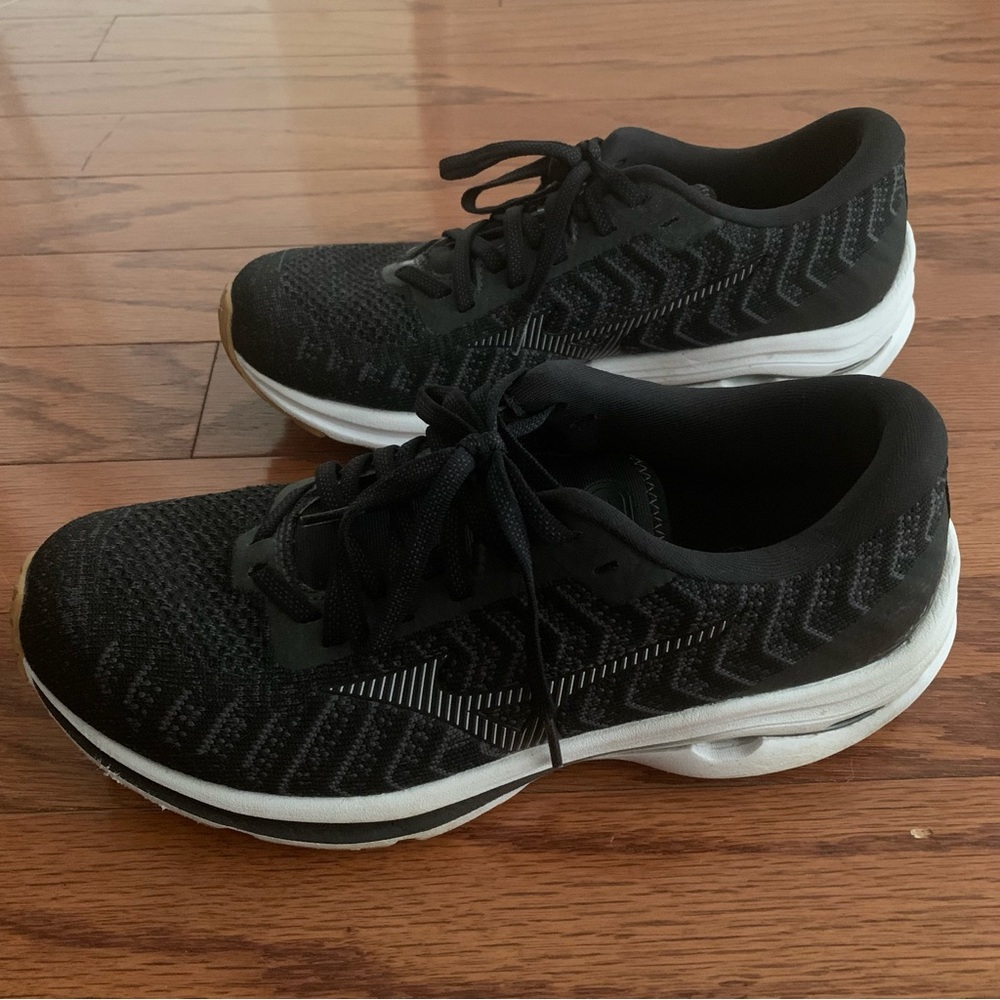 Mizuno Women’s Wave Rider 24 Waveknit Running Shoes